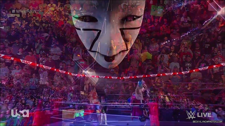 WWE_RAW_25th_April_2022_720p_WEBRip_h264-TJ_mp4_003867930.jpg