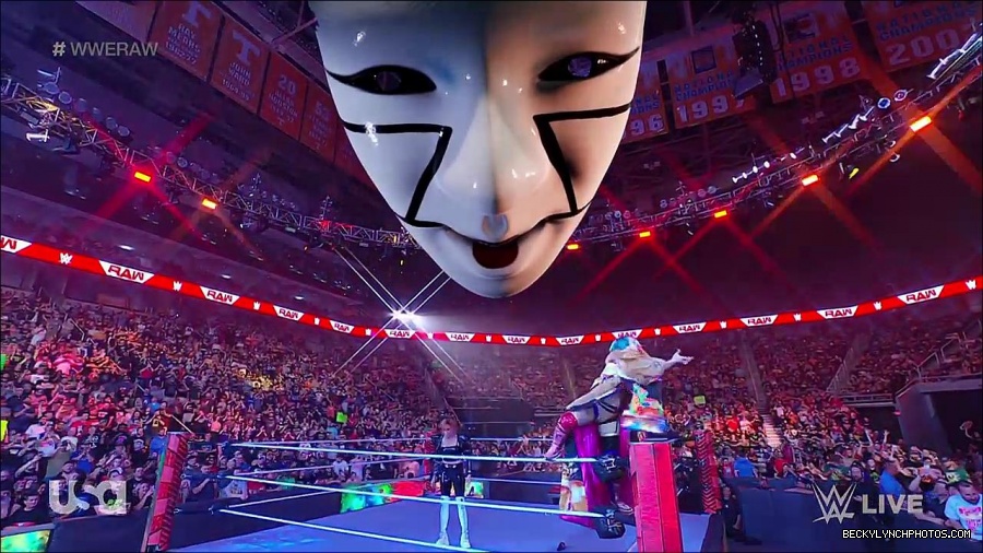 WWE_RAW_25th_April_2022_720p_WEBRip_h264-TJ_mp4_003869932.jpg