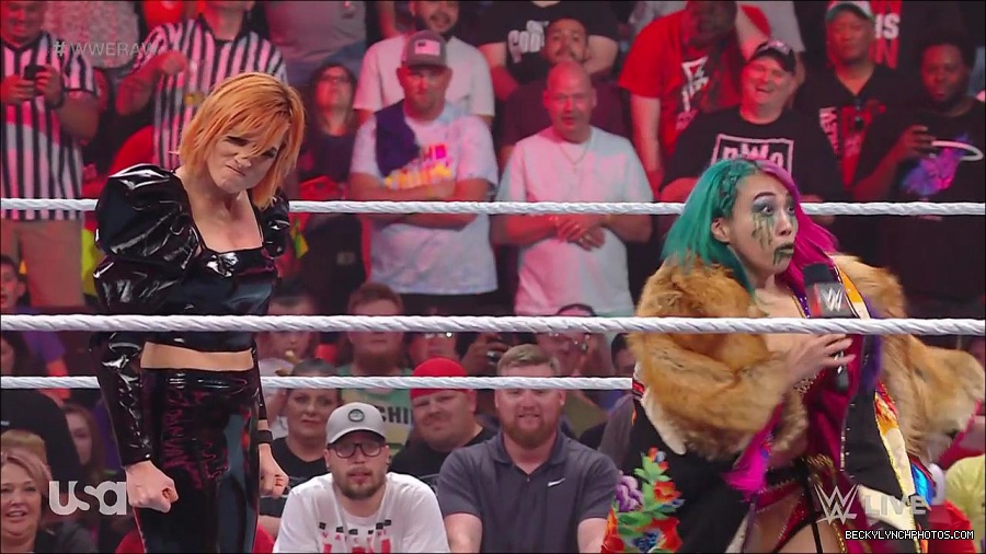 WWE_RAW_25th_April_2022_720p_WEBRip_h264-TJ_mp4_003935731.jpg