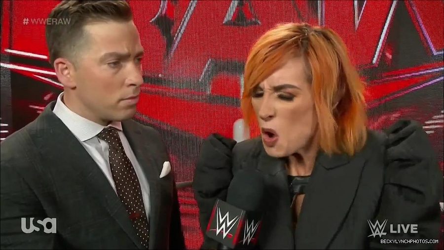 WWE_Monday_Night_Raw_2022_05_02_720p_HDTV_x264-NWCHD_mp4_004600267.jpg