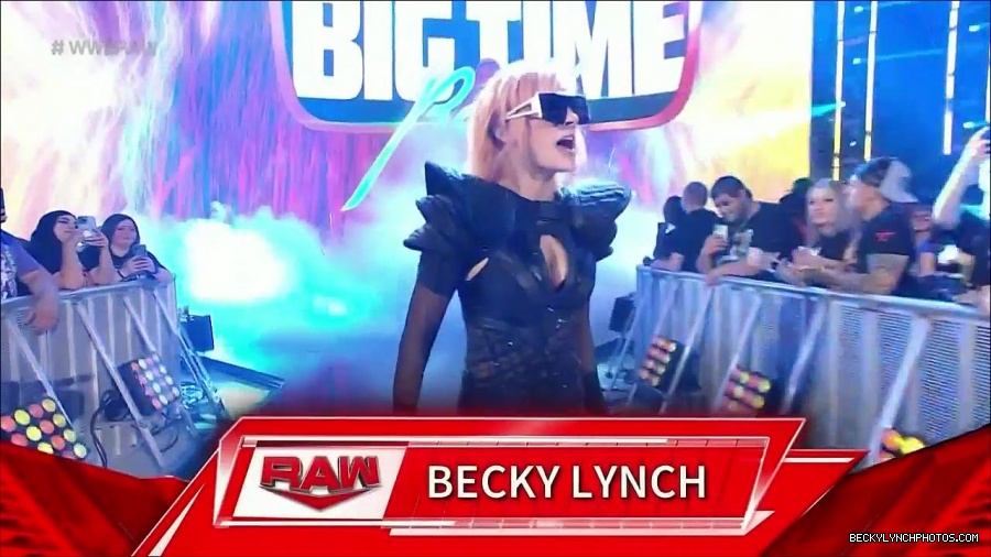 WWE_Monday_Night_Raw_2022_05_02_720p_HDTV_x264-NWCHD_mp4_006307541.jpg