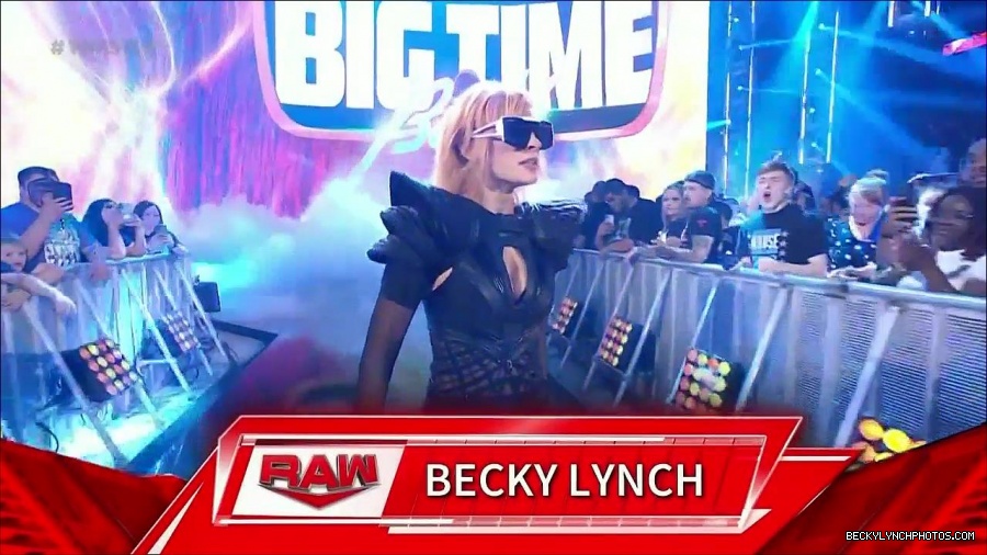 WWE_Monday_Night_Raw_2022_05_02_720p_HDTV_x264-NWCHD_mp4_006308342.jpg