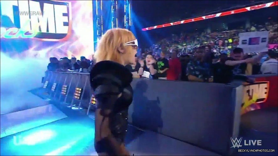 WWE_Monday_Night_Raw_2022_05_02_720p_HDTV_x264-NWCHD_mp4_006311946.jpg