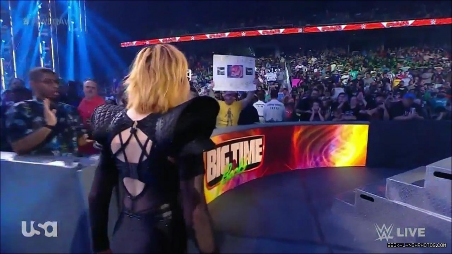 WWE_Monday_Night_Raw_2022_05_02_720p_HDTV_x264-NWCHD_mp4_006313948.jpg