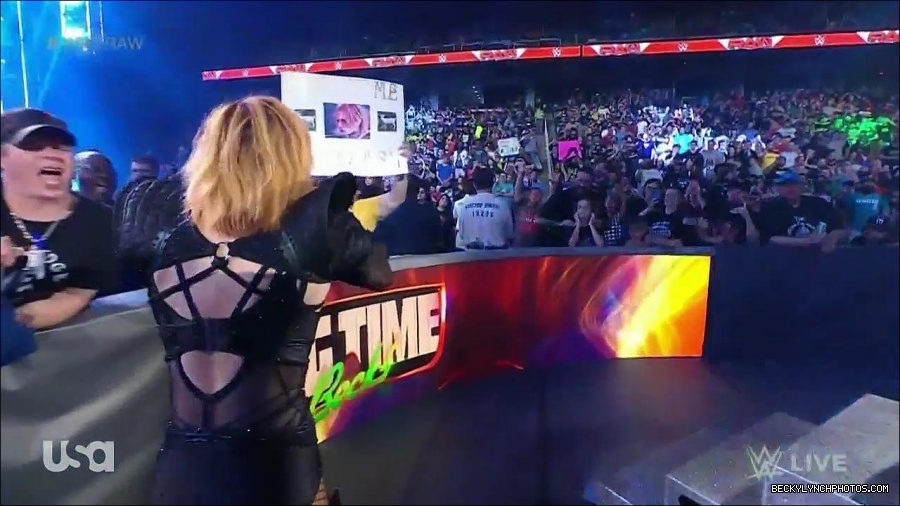 WWE_Monday_Night_Raw_2022_05_02_720p_HDTV_x264-NWCHD_mp4_006315149.jpg