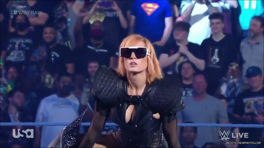 WWE_Monday_Night_Raw_2022_05_02_720p_HDTV_x264-NWCHD_mp4_006330765.jpg