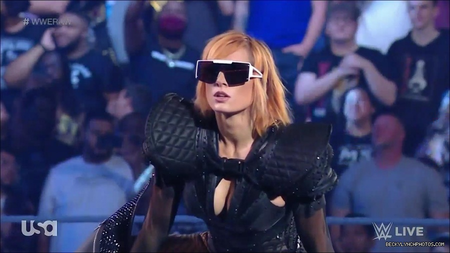 WWE_Monday_Night_Raw_2022_05_02_720p_HDTV_x264-NWCHD_mp4_006332366.jpg