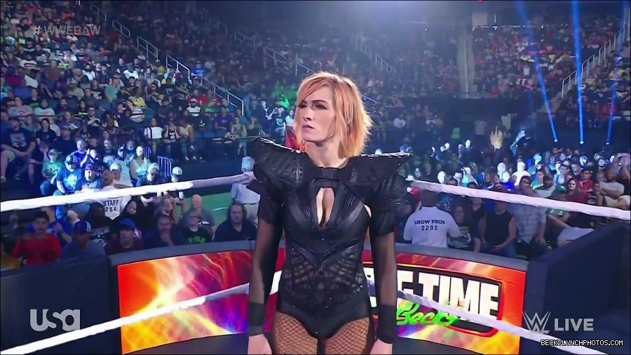 WWE_Monday_Night_Raw_2022_05_02_720p_HDTV_x264-NWCHD_mp4_006544011.jpg