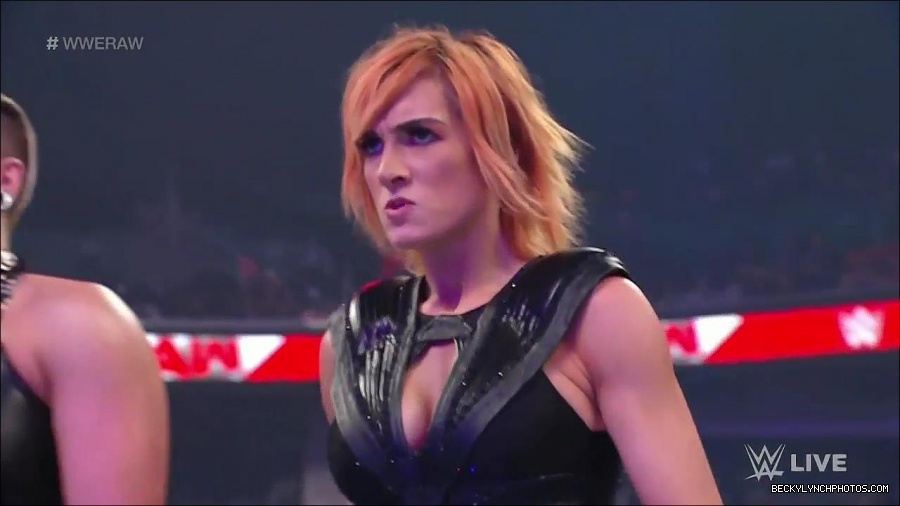 WWE_Monday_Night_Raw_2022_05_02_720p_HDTV_x264-NWCHD_mp4_006692660.jpg
