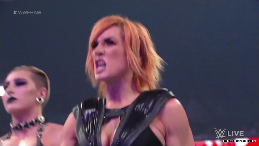WWE_Monday_Night_Raw_2022_05_02_720p_HDTV_x264-NWCHD_mp4_006693060.jpg