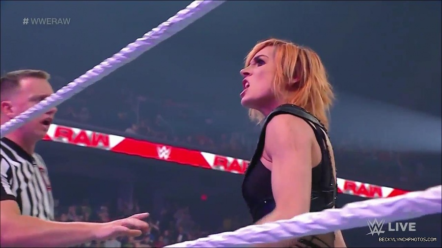 WWE_Monday_Night_Raw_2022_05_02_720p_HDTV_x264-NWCHD_mp4_006700668.jpg