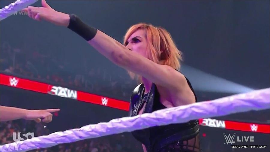 WWE_Monday_Night_Raw_2022_05_02_720p_HDTV_x264-NWCHD_mp4_006701869.jpg