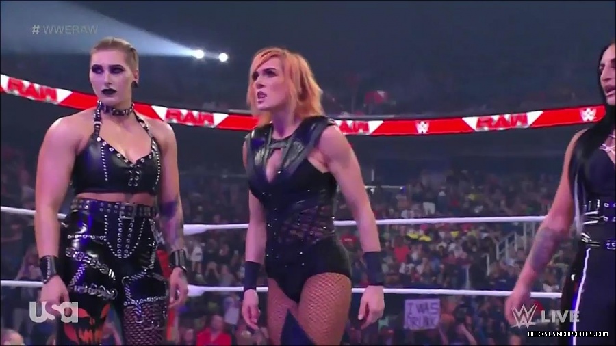 WWE_Monday_Night_Raw_2022_05_02_720p_HDTV_x264-NWCHD_mp4_006705072.jpg