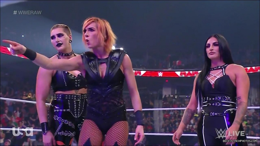 WWE_Monday_Night_Raw_2022_05_02_720p_HDTV_x264-NWCHD_mp4_006709476.jpg