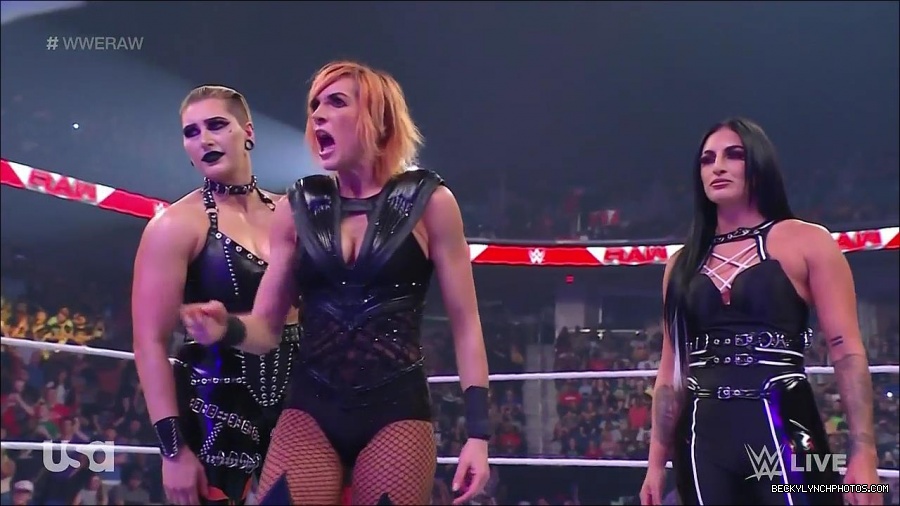 WWE_Monday_Night_Raw_2022_05_02_720p_HDTV_x264-NWCHD_mp4_006709877.jpg