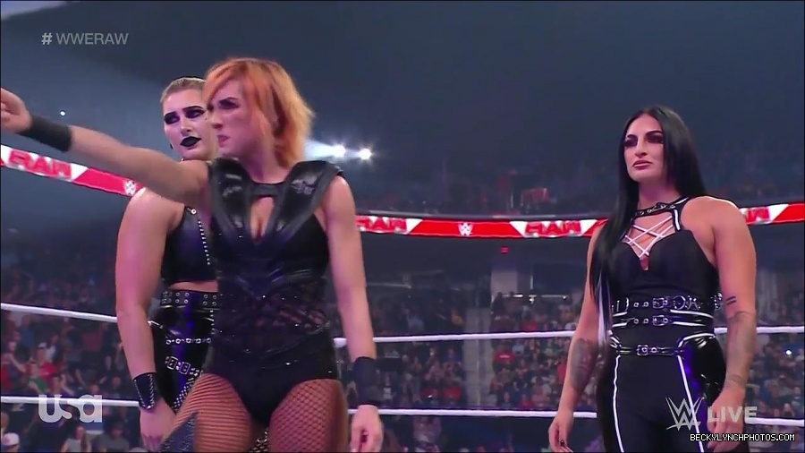 WWE_Monday_Night_Raw_2022_05_02_720p_HDTV_x264-NWCHD_mp4_006710277.jpg