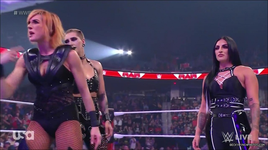 WWE_Monday_Night_Raw_2022_05_02_720p_HDTV_x264-NWCHD_mp4_006710678.jpg