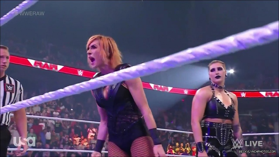 WWE_Monday_Night_Raw_2022_05_02_720p_HDTV_x264-NWCHD_mp4_006713480.jpg