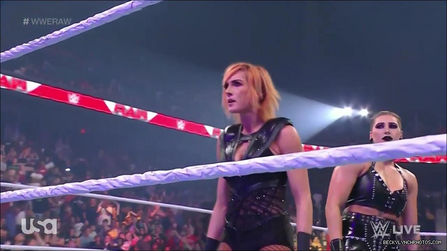 WWE_Monday_Night_Raw_2022_05_02_720p_HDTV_x264-NWCHD_mp4_006714281.jpg