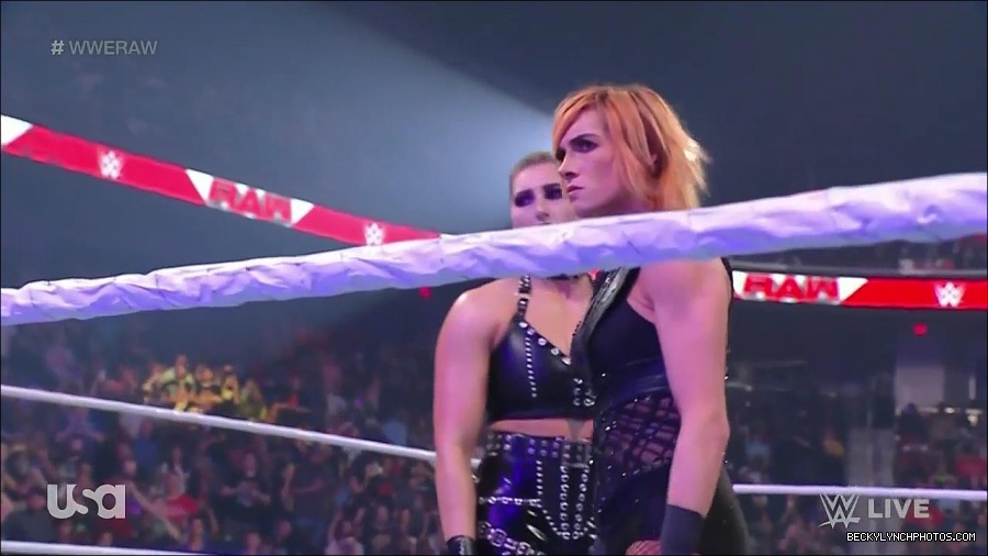 WWE_Monday_Night_Raw_2022_05_02_720p_HDTV_x264-NWCHD_mp4_006715482.jpg