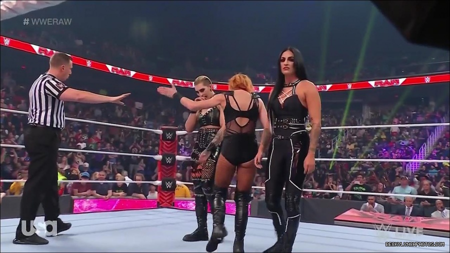 WWE_Monday_Night_Raw_2022_05_02_720p_HDTV_x264-NWCHD_mp4_006752319.jpg