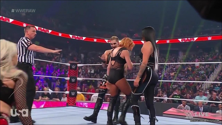 WWE_Monday_Night_Raw_2022_05_02_720p_HDTV_x264-NWCHD_mp4_006753120.jpg