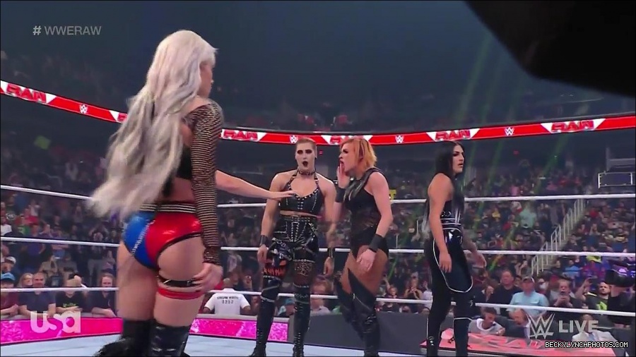WWE_Monday_Night_Raw_2022_05_02_720p_HDTV_x264-NWCHD_mp4_006755522.jpg