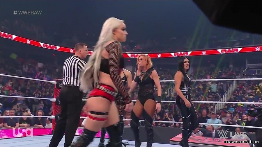 WWE_Monday_Night_Raw_2022_05_02_720p_HDTV_x264-NWCHD_mp4_006755923.jpg