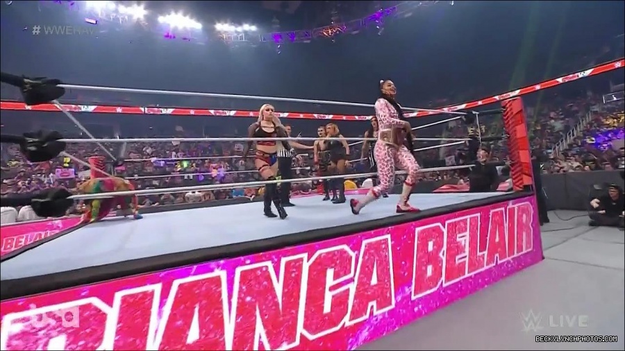 WWE_Monday_Night_Raw_2022_05_02_720p_HDTV_x264-NWCHD_mp4_006756323.jpg
