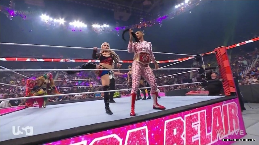 WWE_Monday_Night_Raw_2022_05_02_720p_HDTV_x264-NWCHD_mp4_006757124.jpg
