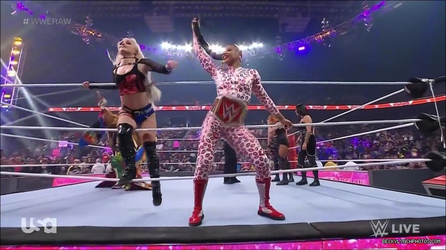 WWE_Monday_Night_Raw_2022_05_02_720p_HDTV_x264-NWCHD_mp4_006758726.jpg