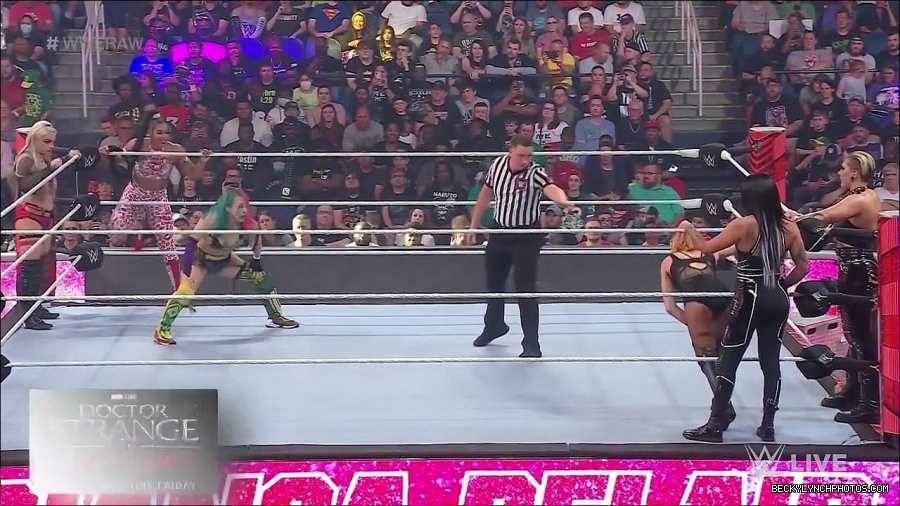 WWE_Monday_Night_Raw_2022_05_02_720p_HDTV_x264-NWCHD_mp4_006790758.jpg