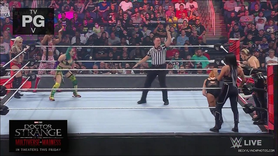 WWE_Monday_Night_Raw_2022_05_02_720p_HDTV_x264-NWCHD_mp4_006798399.jpg