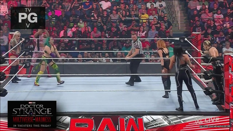 WWE_Monday_Night_Raw_2022_05_02_720p_HDTV_x264-NWCHD_mp4_006800001.jpg