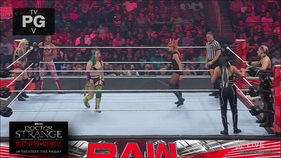 WWE_Monday_Night_Raw_2022_05_02_720p_HDTV_x264-NWCHD_mp4_006801602.jpg