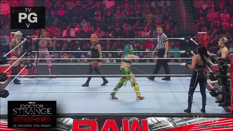 WWE_Monday_Night_Raw_2022_05_02_720p_HDTV_x264-NWCHD_mp4_006803204.jpg