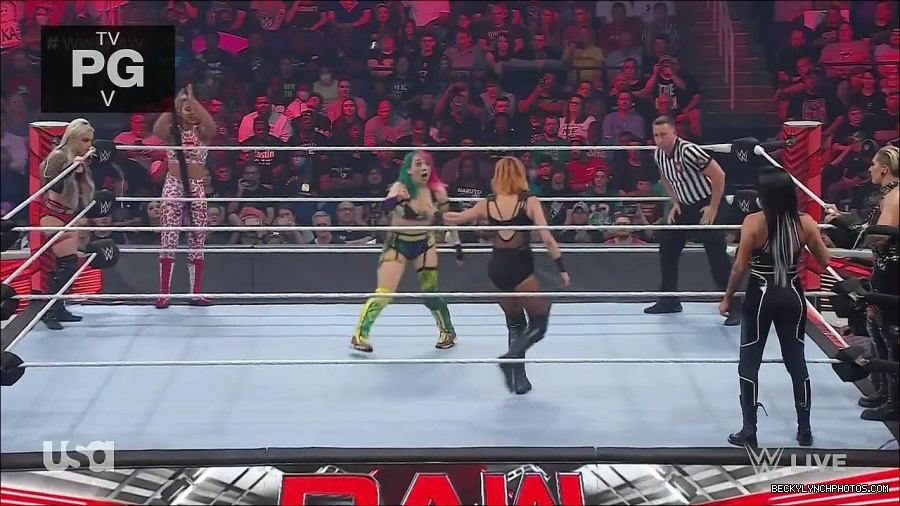 WWE_Monday_Night_Raw_2022_05_02_720p_HDTV_x264-NWCHD_mp4_006806407.jpg