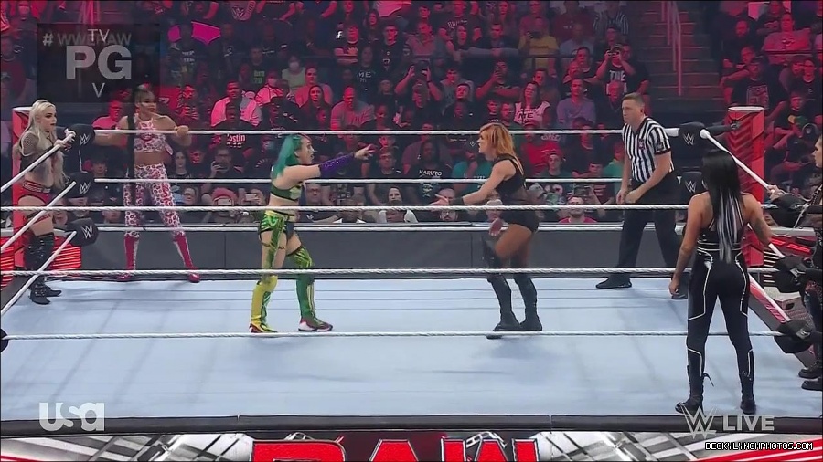 WWE_Monday_Night_Raw_2022_05_02_720p_HDTV_x264-NWCHD_mp4_006808009.jpg