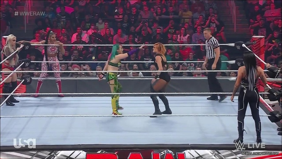 WWE_Monday_Night_Raw_2022_05_02_720p_HDTV_x264-NWCHD_mp4_006808809.jpg