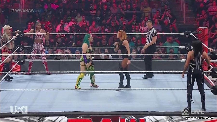 WWE_Monday_Night_Raw_2022_05_02_720p_HDTV_x264-NWCHD_mp4_006809610.jpg