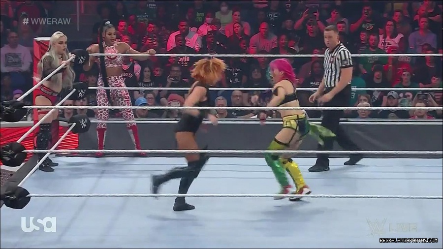 WWE_Monday_Night_Raw_2022_05_02_720p_HDTV_x264-NWCHD_mp4_006817218.jpg