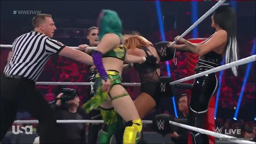 WWE_Monday_Night_Raw_2022_05_02_720p_HDTV_x264-NWCHD_mp4_006820021.jpg