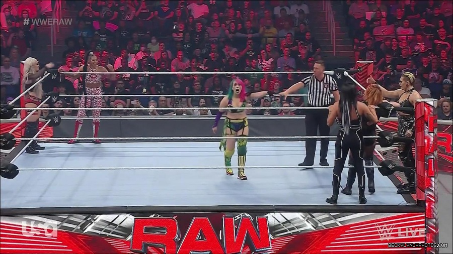 WWE_Monday_Night_Raw_2022_05_02_720p_HDTV_x264-NWCHD_mp4_006826827.jpg