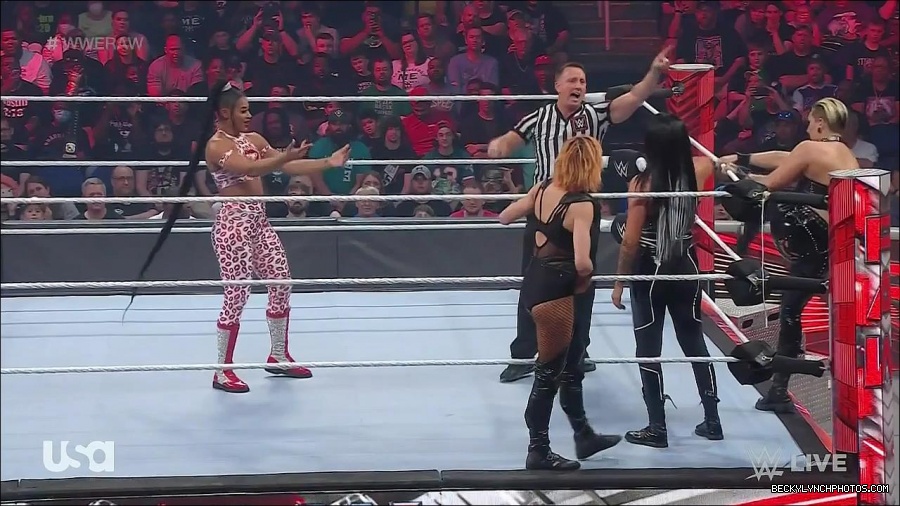 WWE_Monday_Night_Raw_2022_05_02_720p_HDTV_x264-NWCHD_mp4_006849250.jpg
