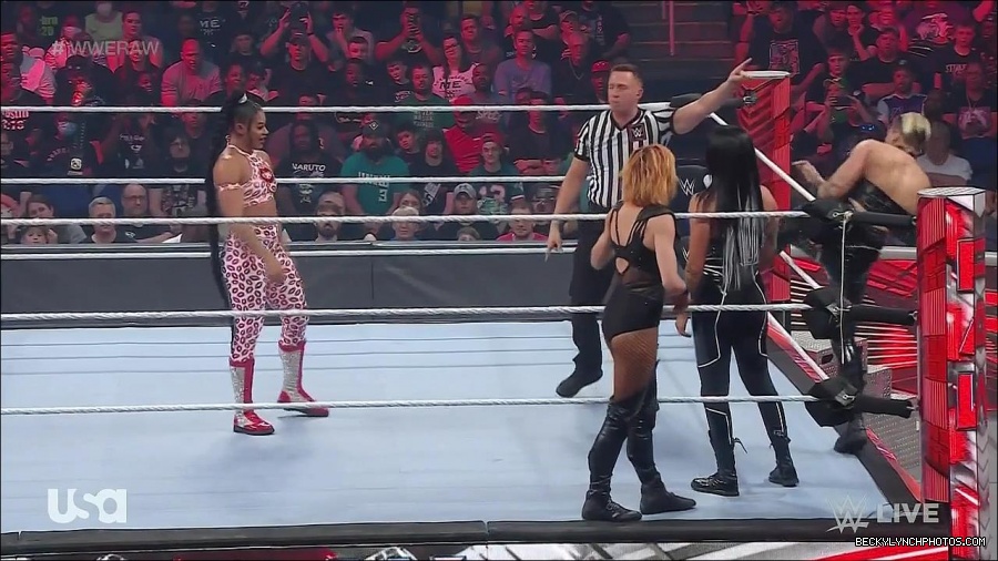 WWE_Monday_Night_Raw_2022_05_02_720p_HDTV_x264-NWCHD_mp4_006849650.jpg