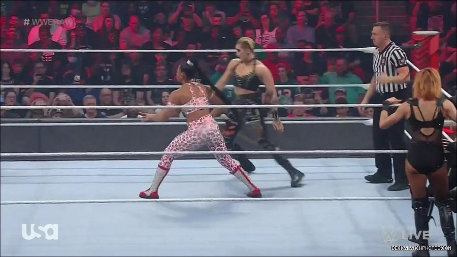 WWE_Monday_Night_Raw_2022_05_02_720p_HDTV_x264-NWCHD_mp4_006852453.jpg