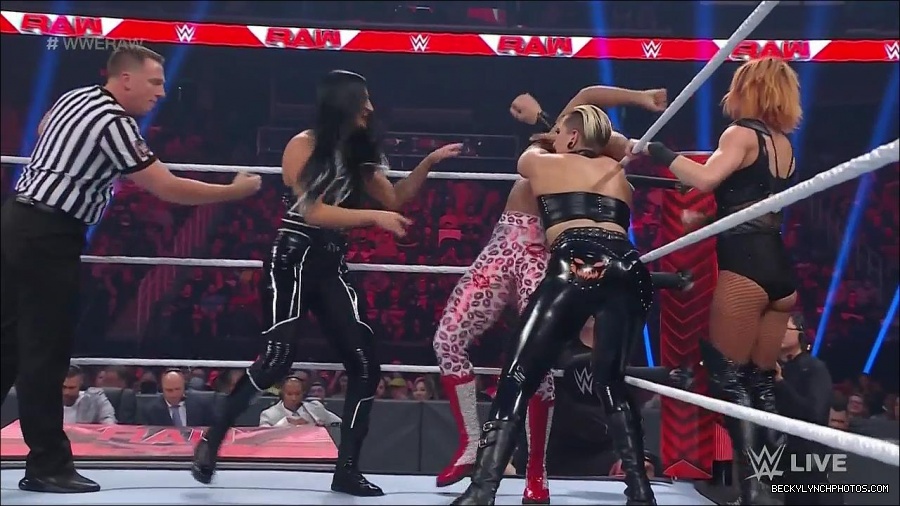 WWE_Monday_Night_Raw_2022_05_02_720p_HDTV_x264-NWCHD_mp4_006912513.jpg