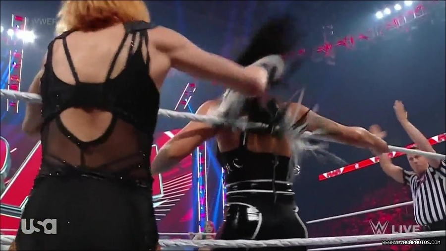 WWE_Monday_Night_Raw_2022_05_02_720p_HDTV_x264-NWCHD_mp4_006987388.jpg