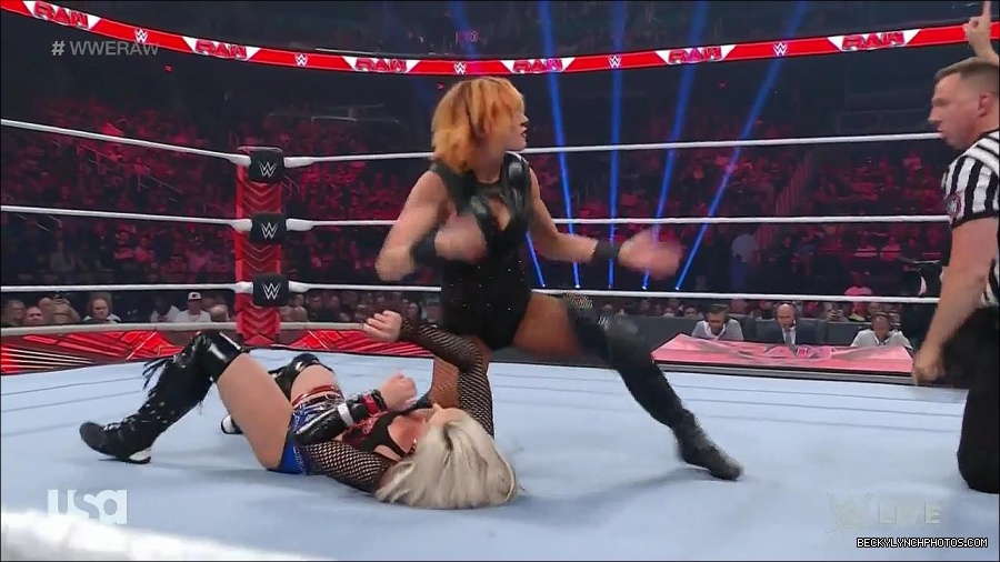 WWE_Monday_Night_Raw_2022_05_02_720p_HDTV_x264-NWCHD_mp4_006996997.jpg