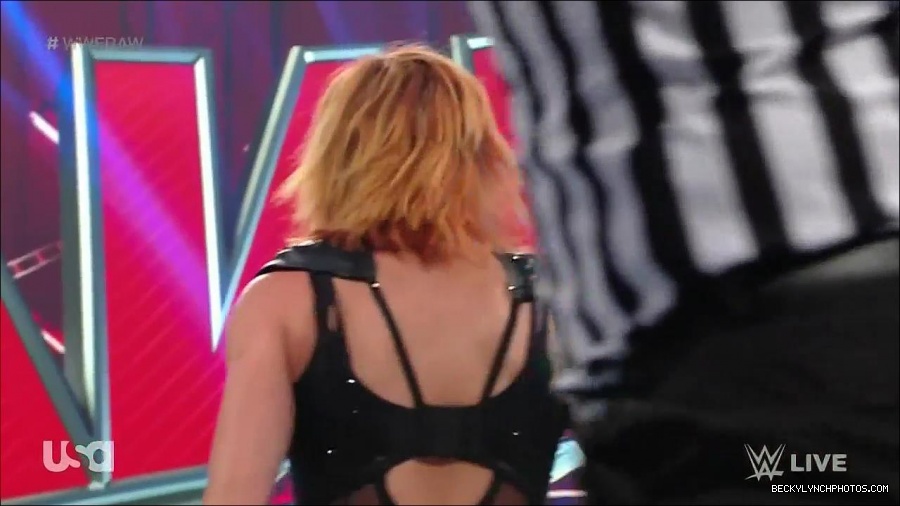WWE_Monday_Night_Raw_2022_05_02_720p_HDTV_x264-NWCHD_mp4_006998599.jpg